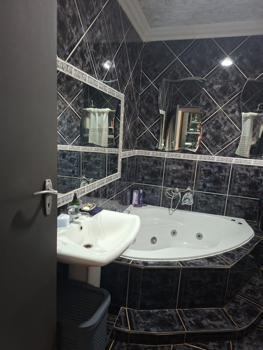 To Let 4 Bedroom Property for Rent in Vanderbijlpark SE 2 Gauteng