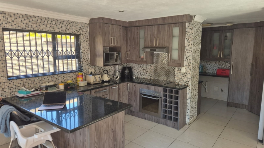 3 Bedroom Property for Sale in Sonneveld Gauteng