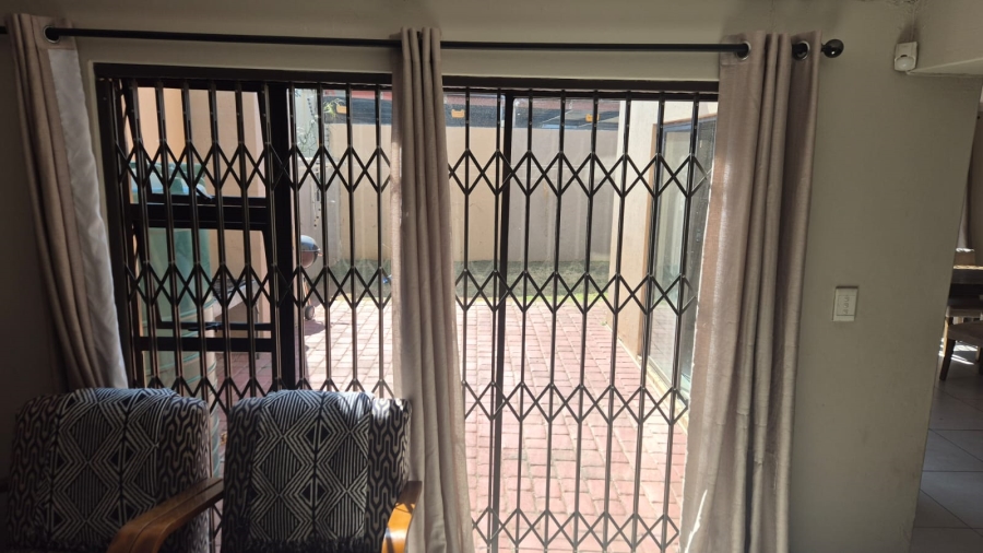 3 Bedroom Property for Sale in Sonneveld Gauteng