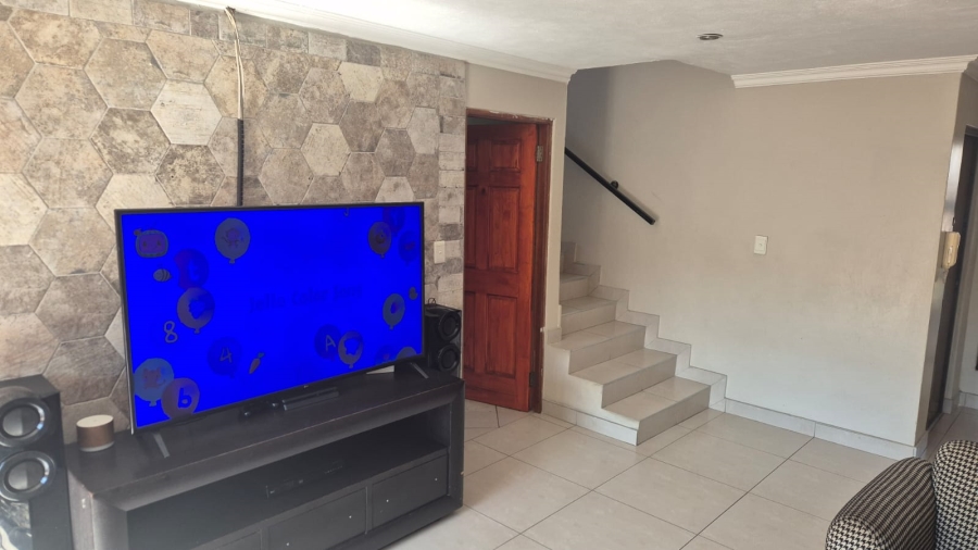 3 Bedroom Property for Sale in Sonneveld Gauteng