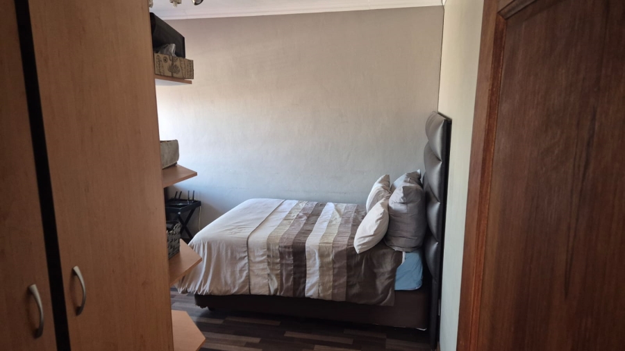 3 Bedroom Property for Sale in Sonneveld Gauteng