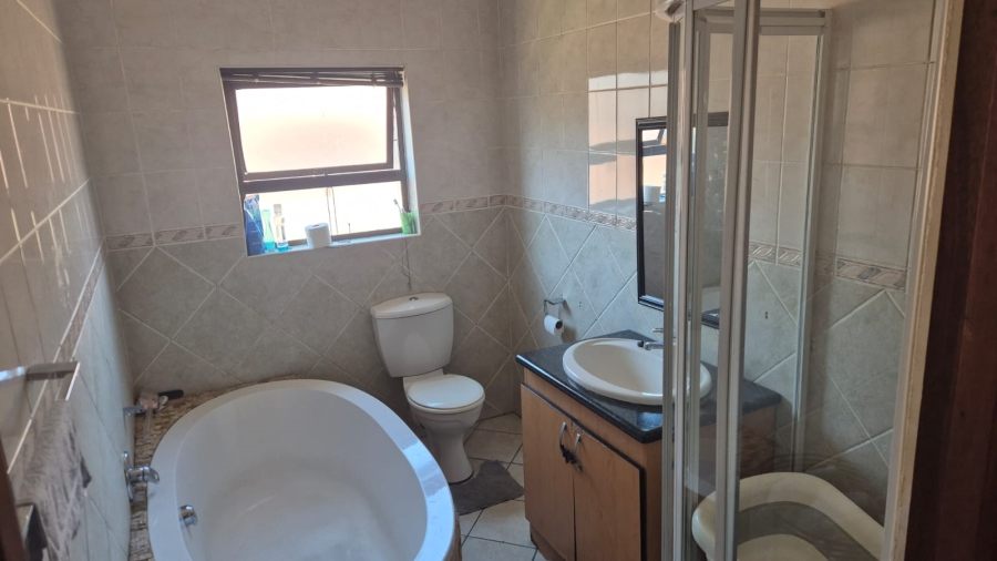 3 Bedroom Property for Sale in Sonneveld Gauteng