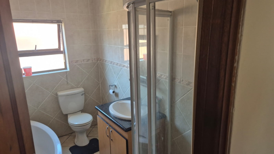 3 Bedroom Property for Sale in Sonneveld Gauteng