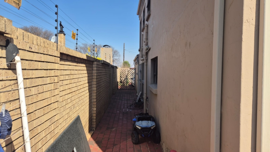 3 Bedroom Property for Sale in Sonneveld Gauteng