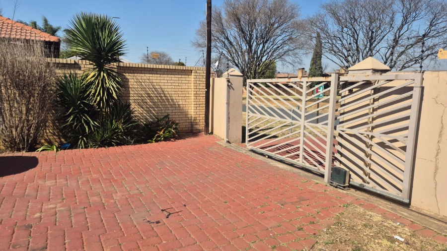 3 Bedroom Property for Sale in Sonneveld Gauteng