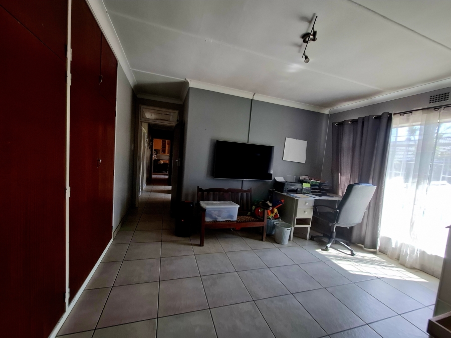 5 Bedroom Property for Sale in Dalpark Proper Gauteng