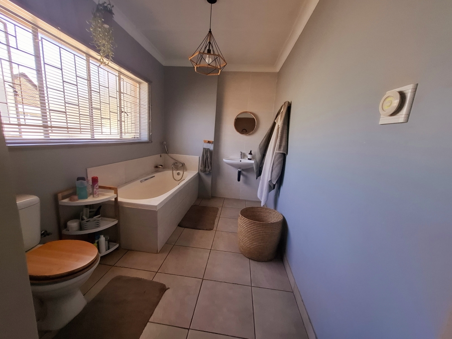 5 Bedroom Property for Sale in Dalpark Proper Gauteng