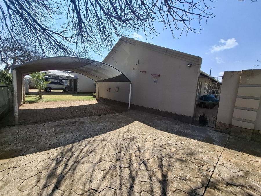 5 Bedroom Property for Sale in Dalpark Proper Gauteng