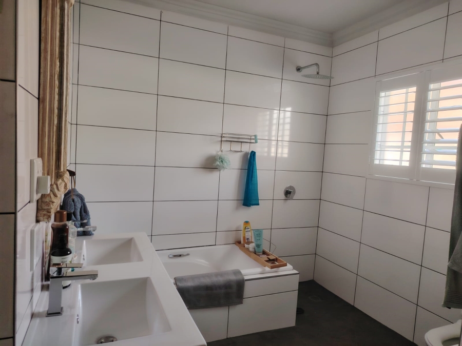 3 Bedroom Property for Sale in Vorna Valley Gauteng