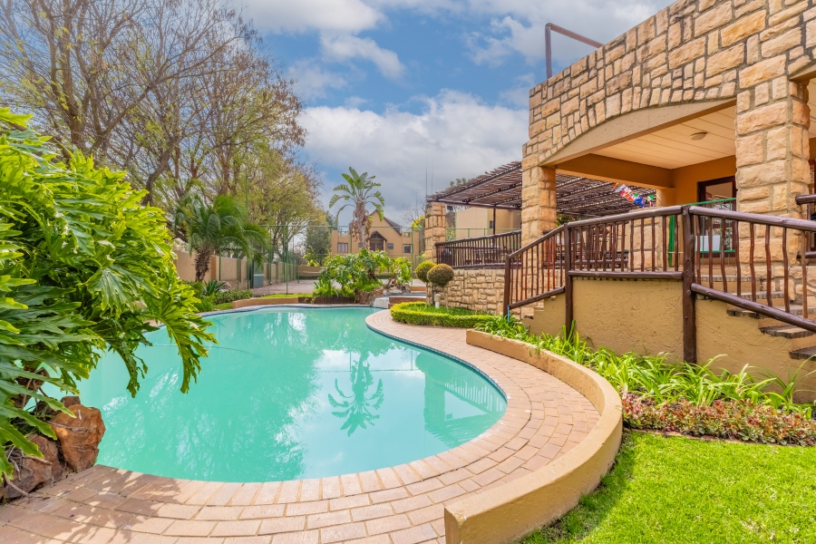 2 Bedroom Property for Sale in Douglasdale Gauteng