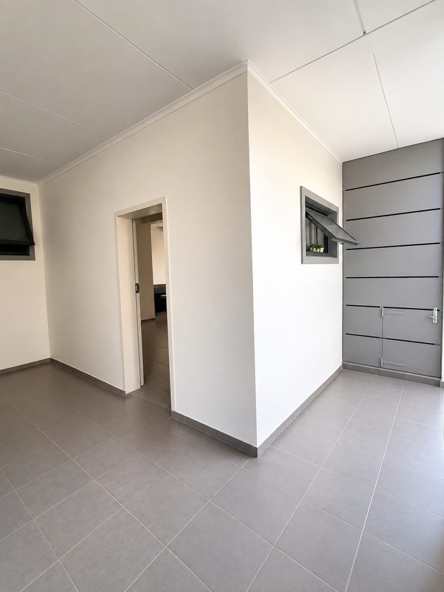 To Let 2 Bedroom Property for Rent in Broadacres Gauteng