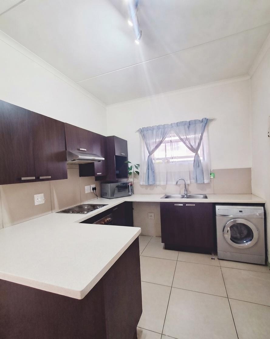 To Let 2 Bedroom Property for Rent in Broadacres Gauteng
