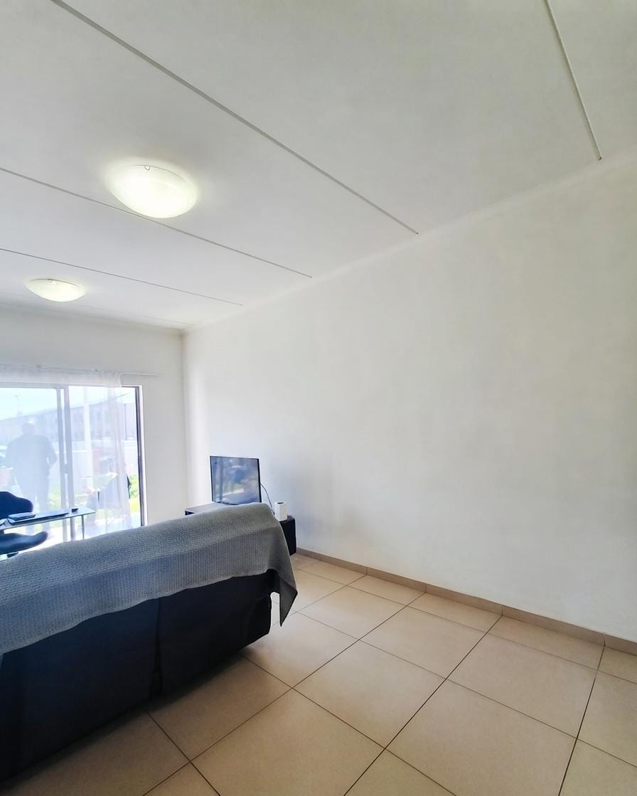 To Let 2 Bedroom Property for Rent in Broadacres Gauteng