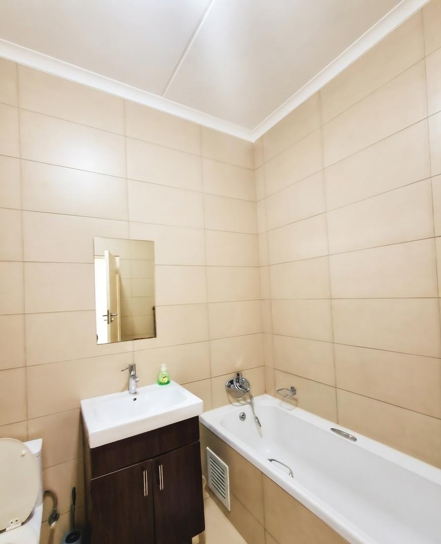 To Let 2 Bedroom Property for Rent in Broadacres Gauteng