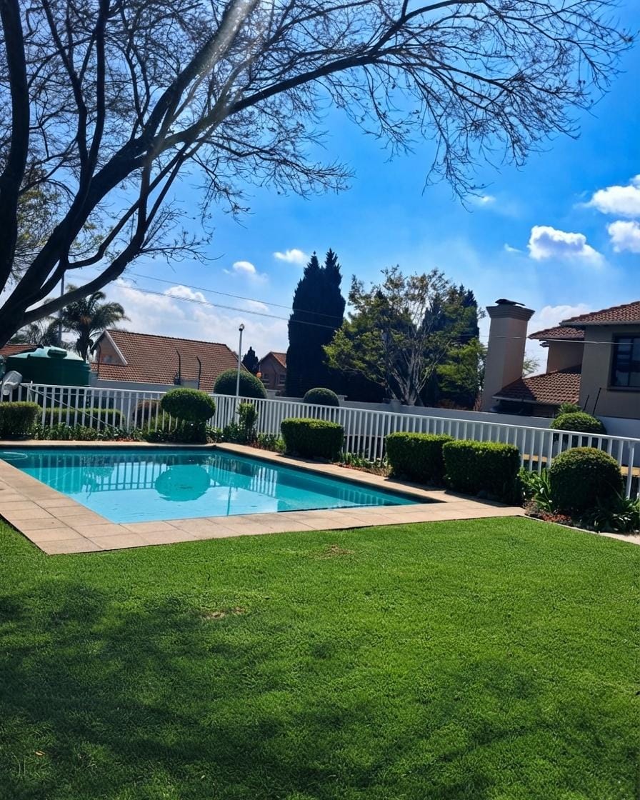 To Let 2 Bedroom Property for Rent in Broadacres Gauteng