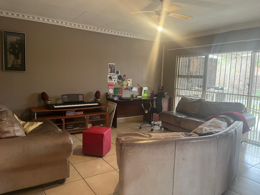 3 Bedroom Property for Sale in Buccleuch Gauteng