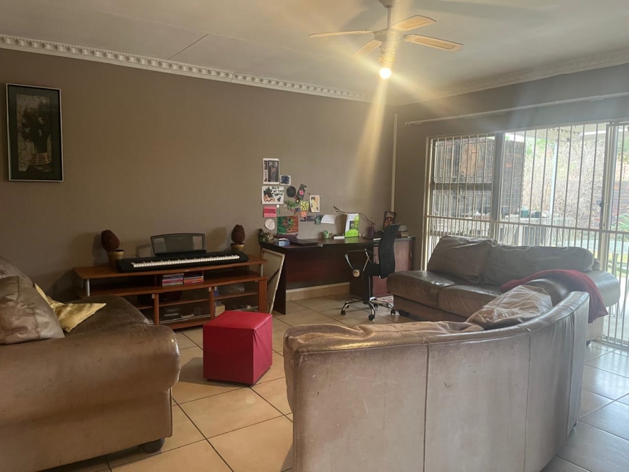3 Bedroom Property for Sale in Buccleuch Gauteng