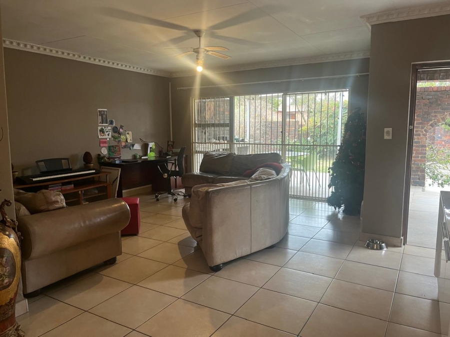 3 Bedroom Property for Sale in Buccleuch Gauteng