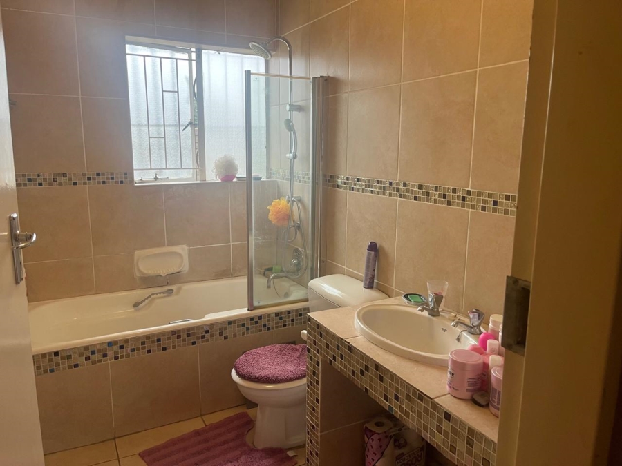 3 Bedroom Property for Sale in Buccleuch Gauteng