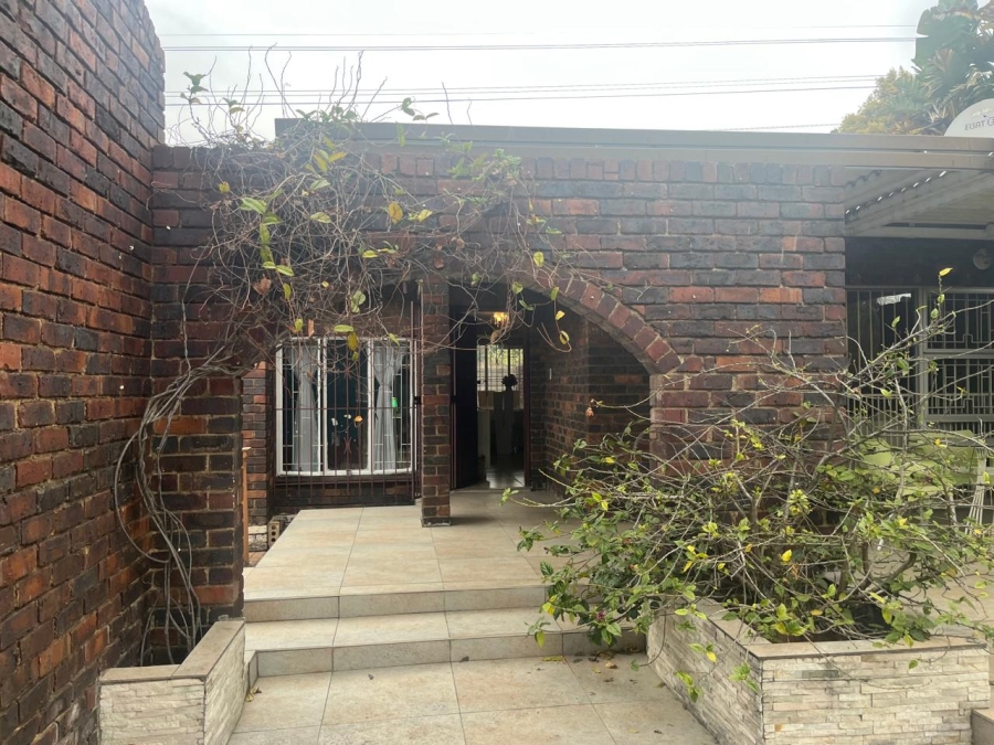3 Bedroom Property for Sale in Buccleuch Gauteng