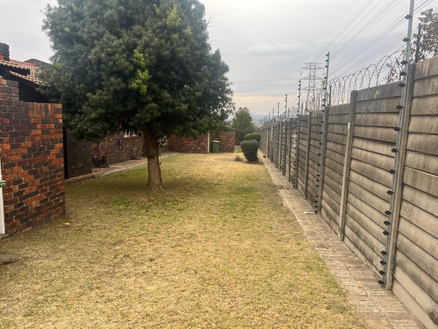3 Bedroom Property for Sale in Buccleuch Gauteng