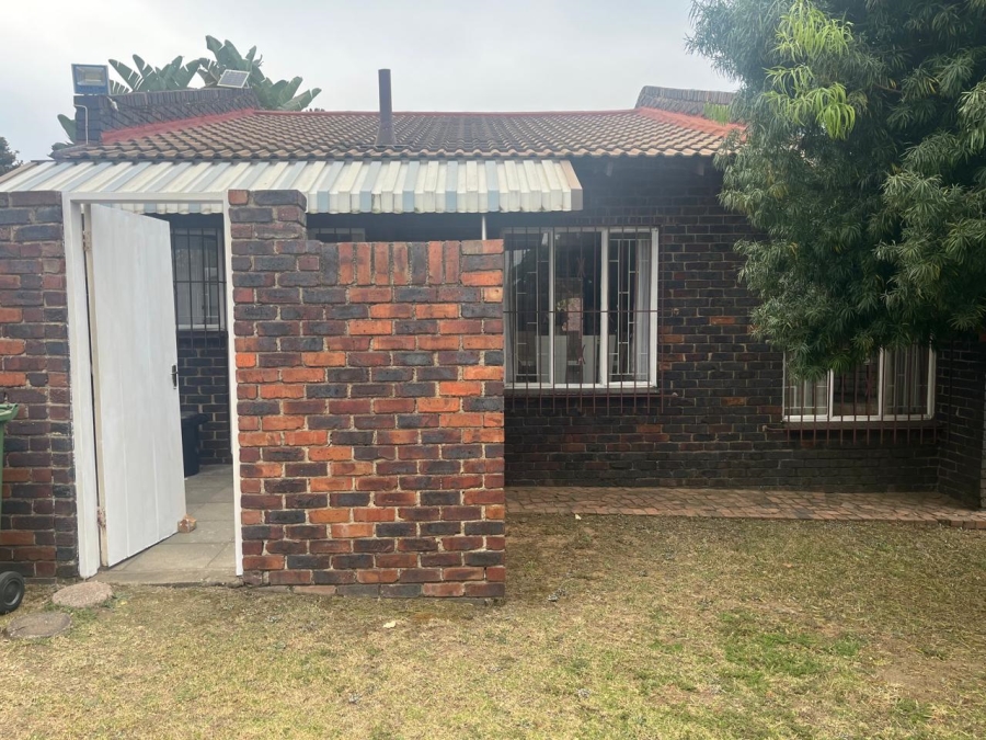 3 Bedroom Property for Sale in Buccleuch Gauteng