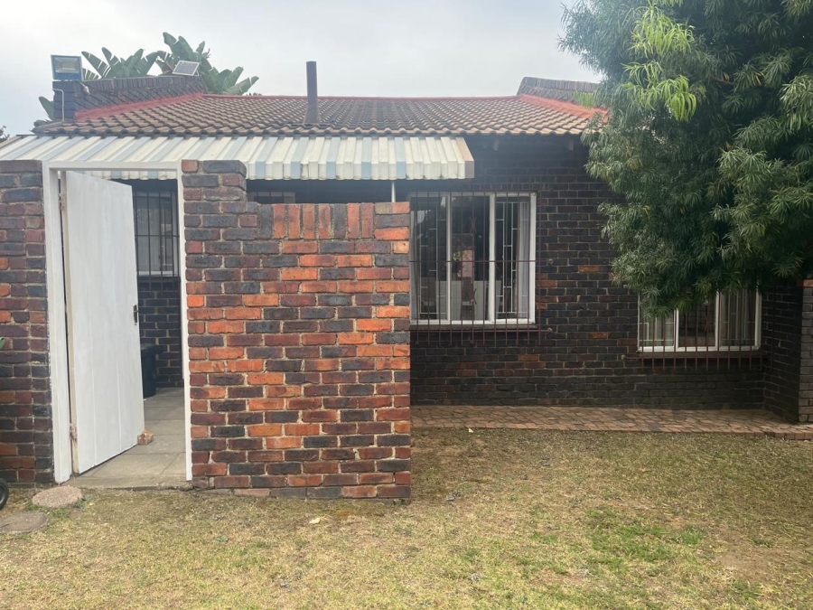 3 Bedroom Property for Sale in Buccleuch Gauteng