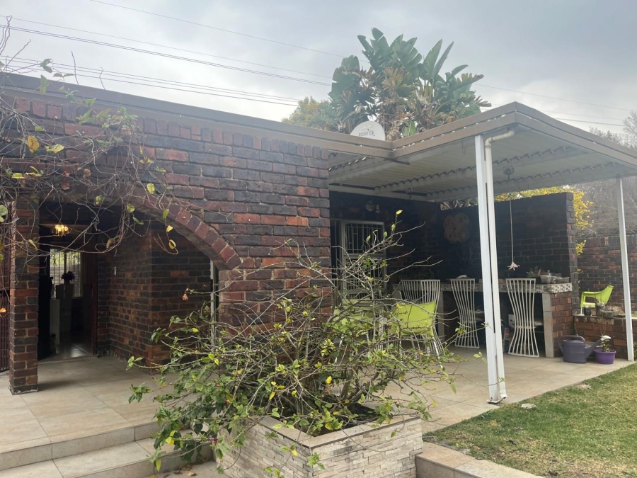 3 Bedroom Property for Sale in Buccleuch Gauteng