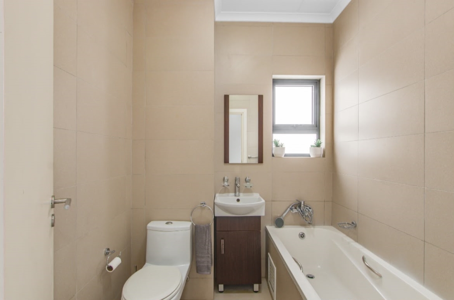 To Let 2 Bedroom Property for Rent in Broadacres Gauteng