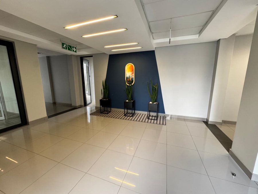To Let Commercial Property for Rent in Gallagher Estate Gauteng