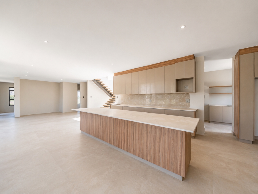 5 Bedroom Property for Sale in Copperleaf Estate Gauteng