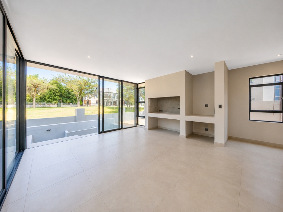 5 Bedroom Property for Sale in Copperleaf Estate Gauteng