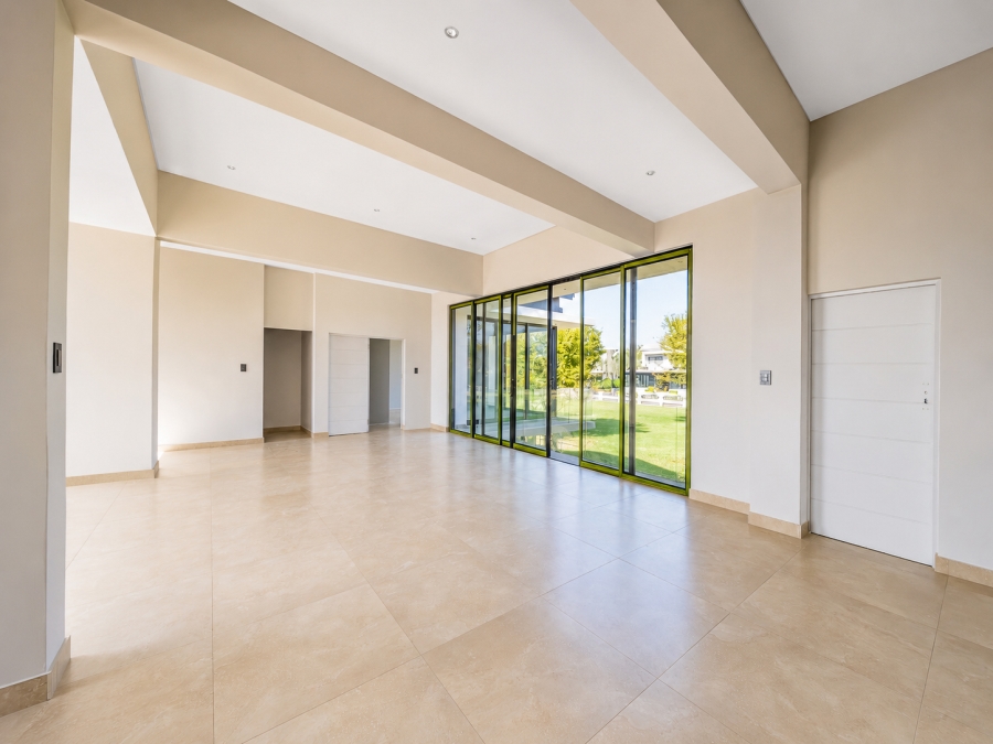 5 Bedroom Property for Sale in Copperleaf Estate Gauteng