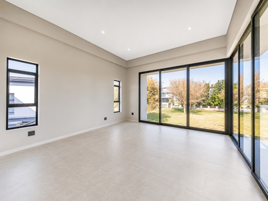 5 Bedroom Property for Sale in Copperleaf Estate Gauteng
