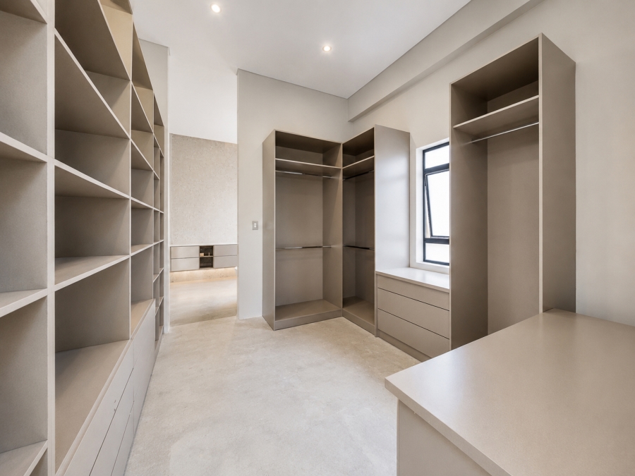 5 Bedroom Property for Sale in Copperleaf Estate Gauteng