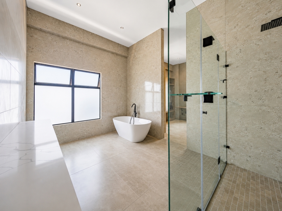 5 Bedroom Property for Sale in Copperleaf Estate Gauteng