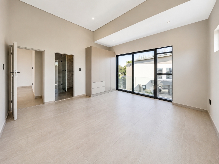 5 Bedroom Property for Sale in Copperleaf Estate Gauteng