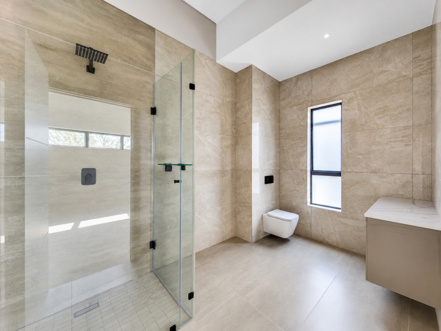 5 Bedroom Property for Sale in Copperleaf Estate Gauteng