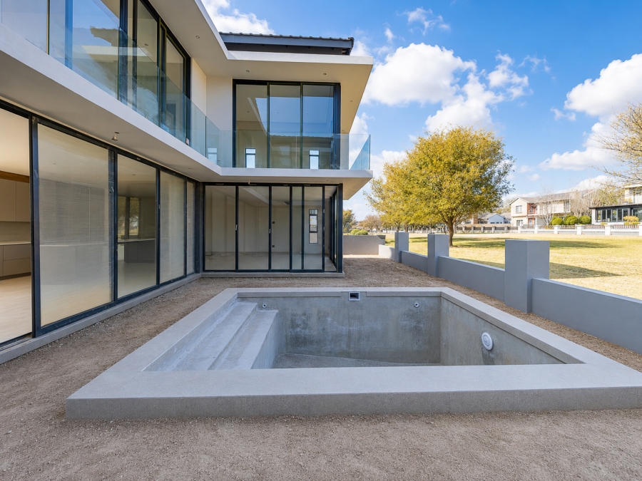 5 Bedroom Property for Sale in Copperleaf Estate Gauteng