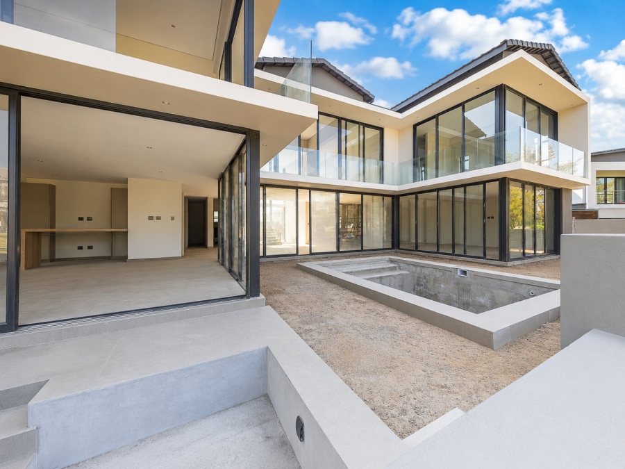 5 Bedroom Property for Sale in Copperleaf Estate Gauteng
