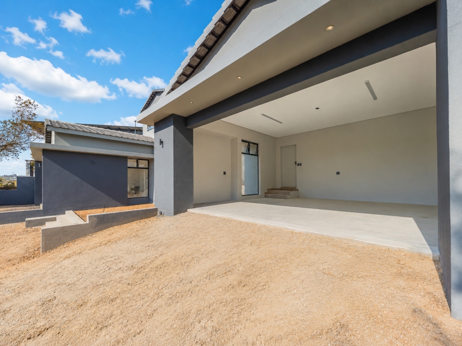 5 Bedroom Property for Sale in Copperleaf Estate Gauteng