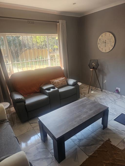To Let 1 Bedroom Property for Rent in Paulshof Gauteng