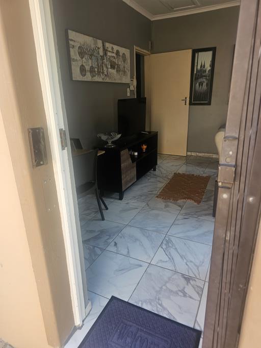 To Let 1 Bedroom Property for Rent in Paulshof Gauteng