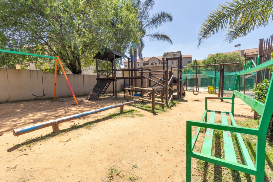 To Let 2 Bedroom Property for Rent in North Riding Gauteng