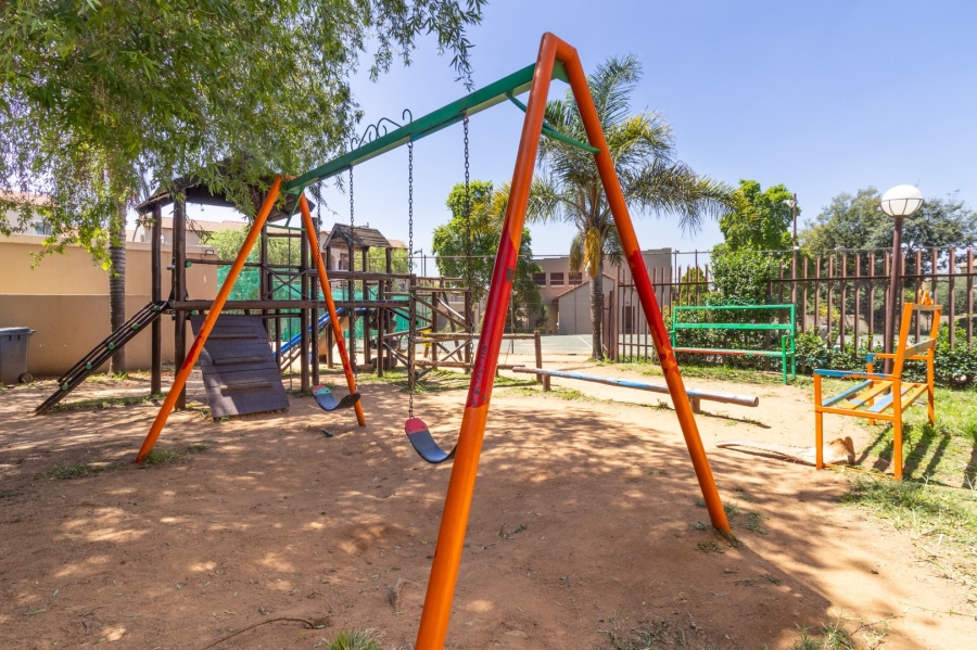 To Let 2 Bedroom Property for Rent in North Riding Gauteng