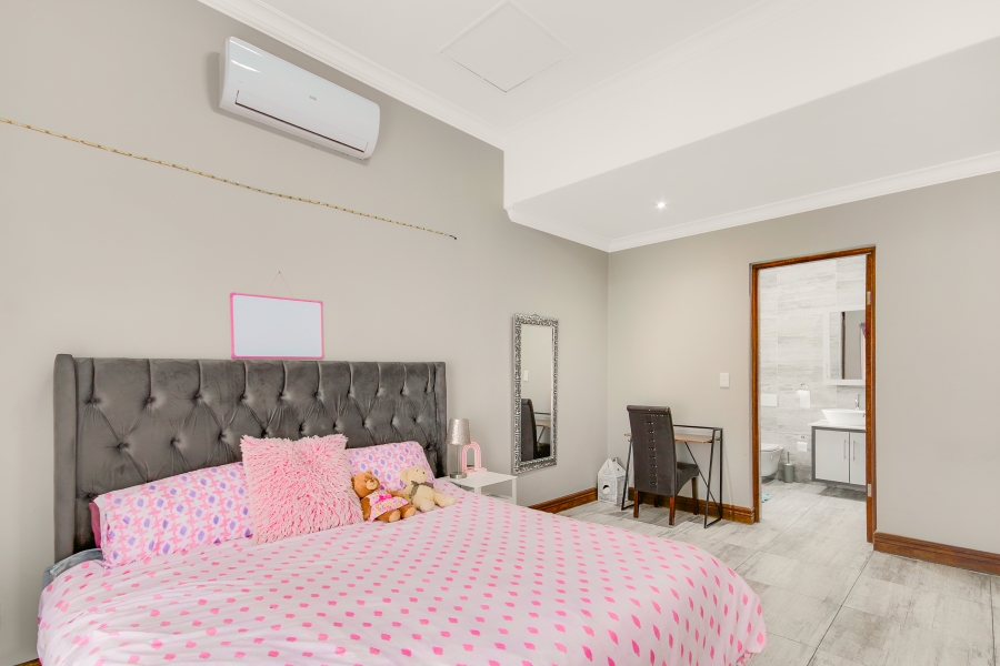 4 Bedroom Property for Sale in Copperleaf Estate Gauteng