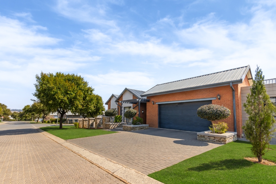 4 Bedroom Property for Sale in Copperleaf Estate Gauteng