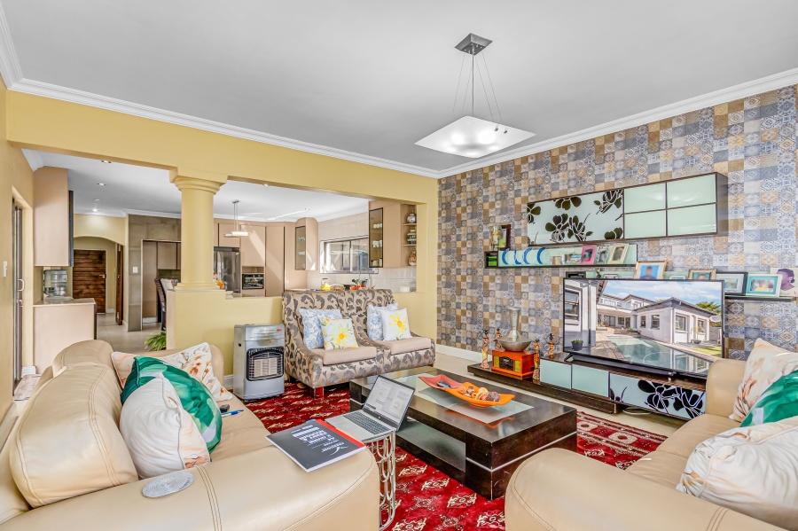 5 Bedroom Property for Sale in Blue Valley Golf Estate Gauteng