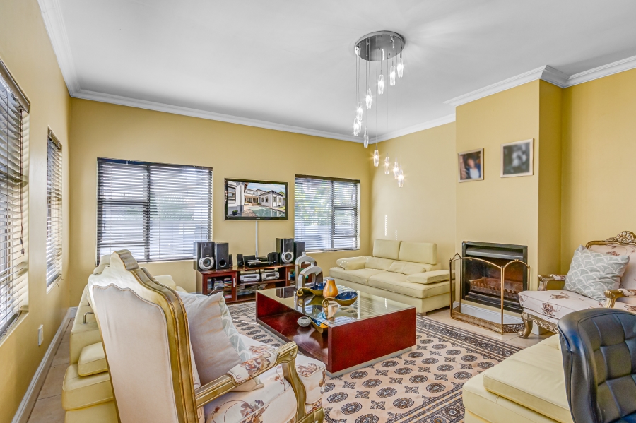 5 Bedroom Property for Sale in Blue Valley Golf Estate Gauteng