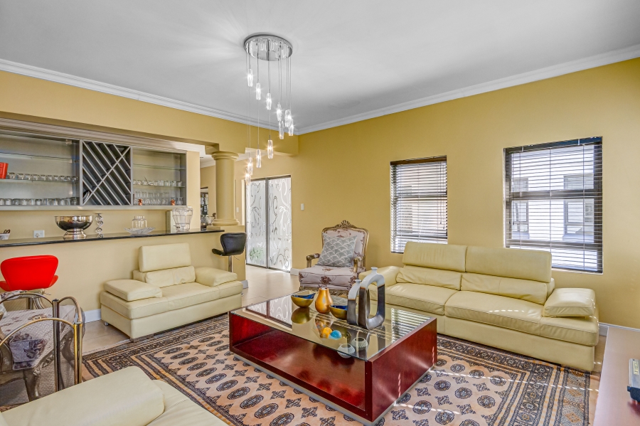 5 Bedroom Property for Sale in Blue Valley Golf Estate Gauteng